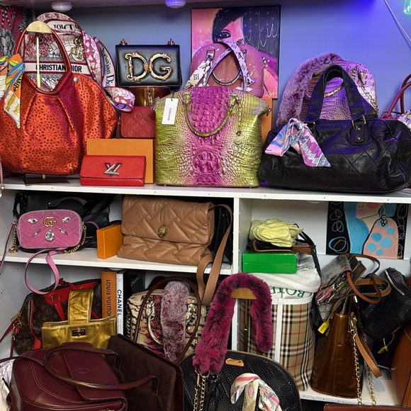 POP UP LIVES EST, PLEASE FOLLOW FOR MY LUX & YOURS ~ Share Show . 🤍POST NOW🤍 - Picture 8 of 9